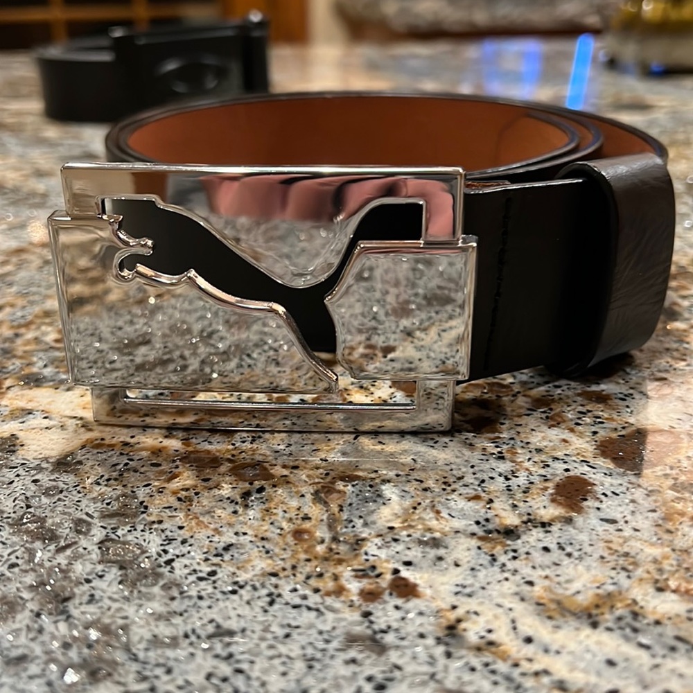 Men’s Puma belt.